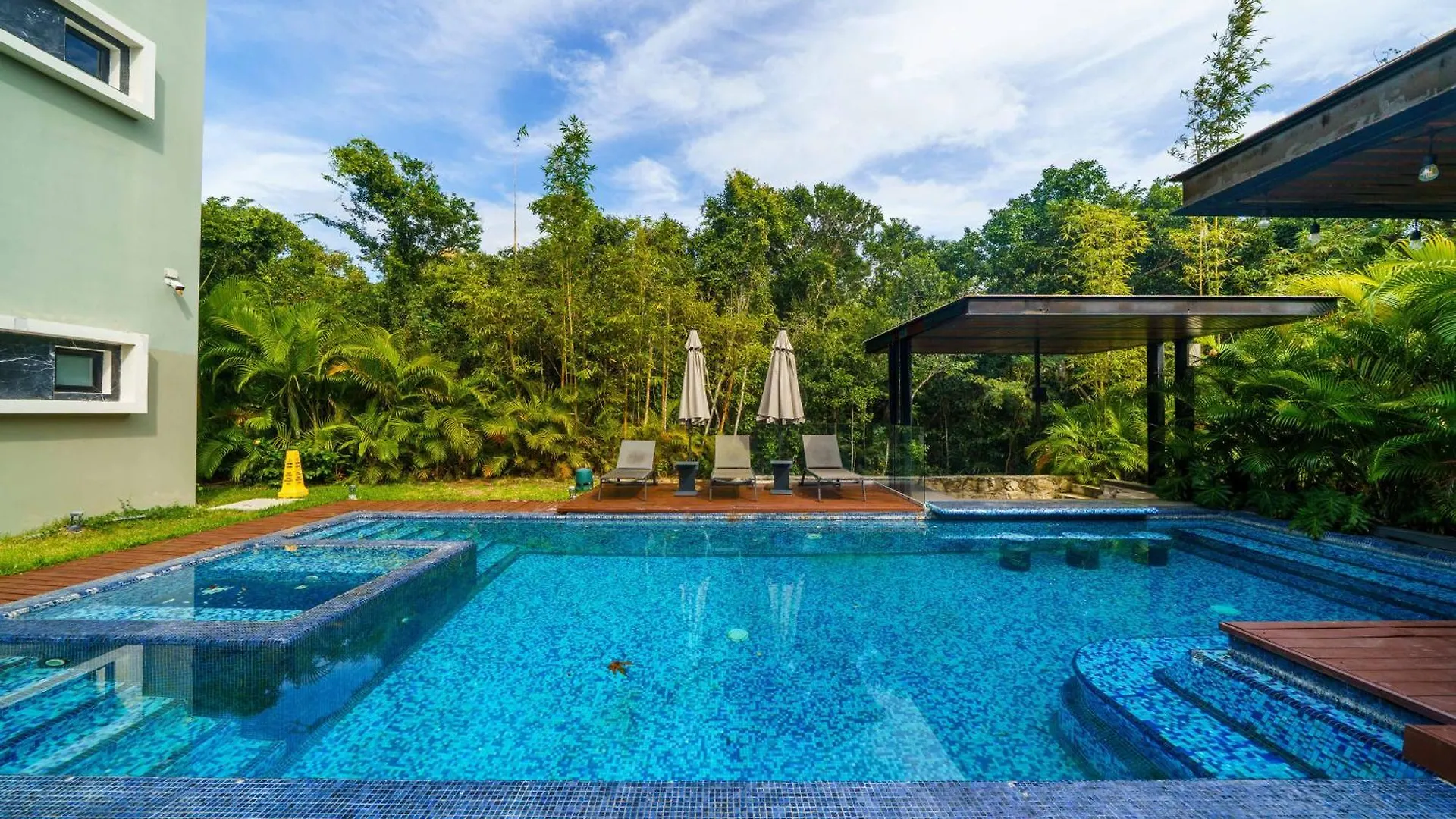 7 Bedroom Private Villa In Tulum Country Club - Private Pool - Beach Access & Golf - Fits 14 People Akumal Mexiko