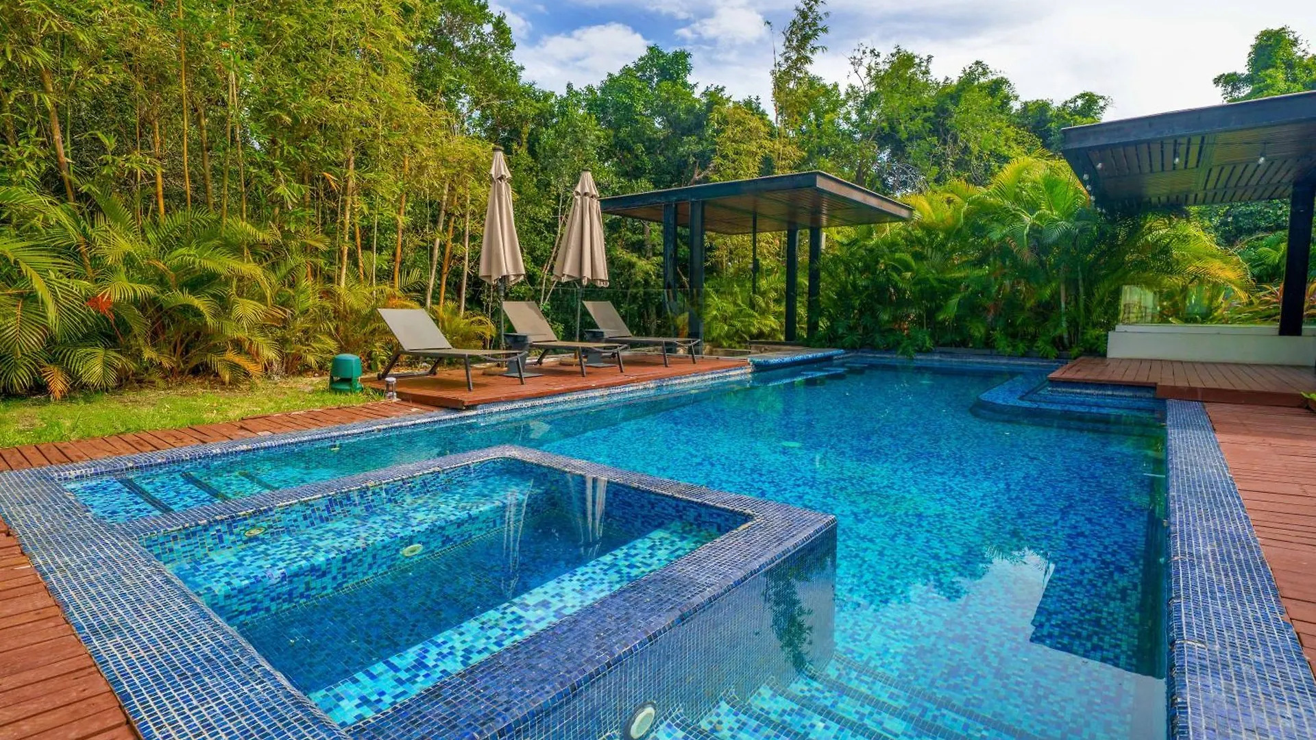 7 Bedroom Private Villa In Tulum Country Club - Private Pool - Beach Access & Golf - Fits 14 People Akumal Mexiko