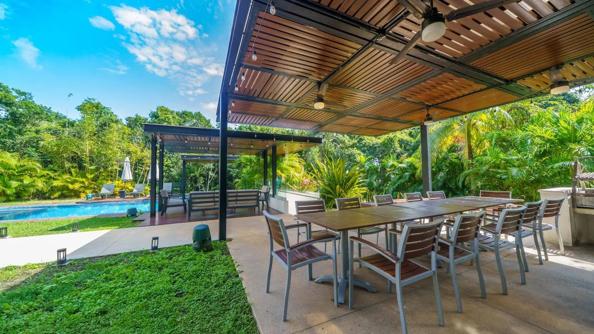 7 Bedroom Private Villa In Tulum Country Club - Private Pool - Beach Access & Golf - Fits 14 People Akumal Mexiko