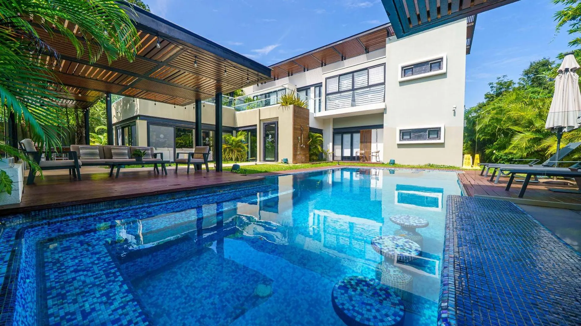7 Bedroom Private Villa In Tulum Country Club - Private Pool - Beach Access & Golf - Fits 14 People Akumal