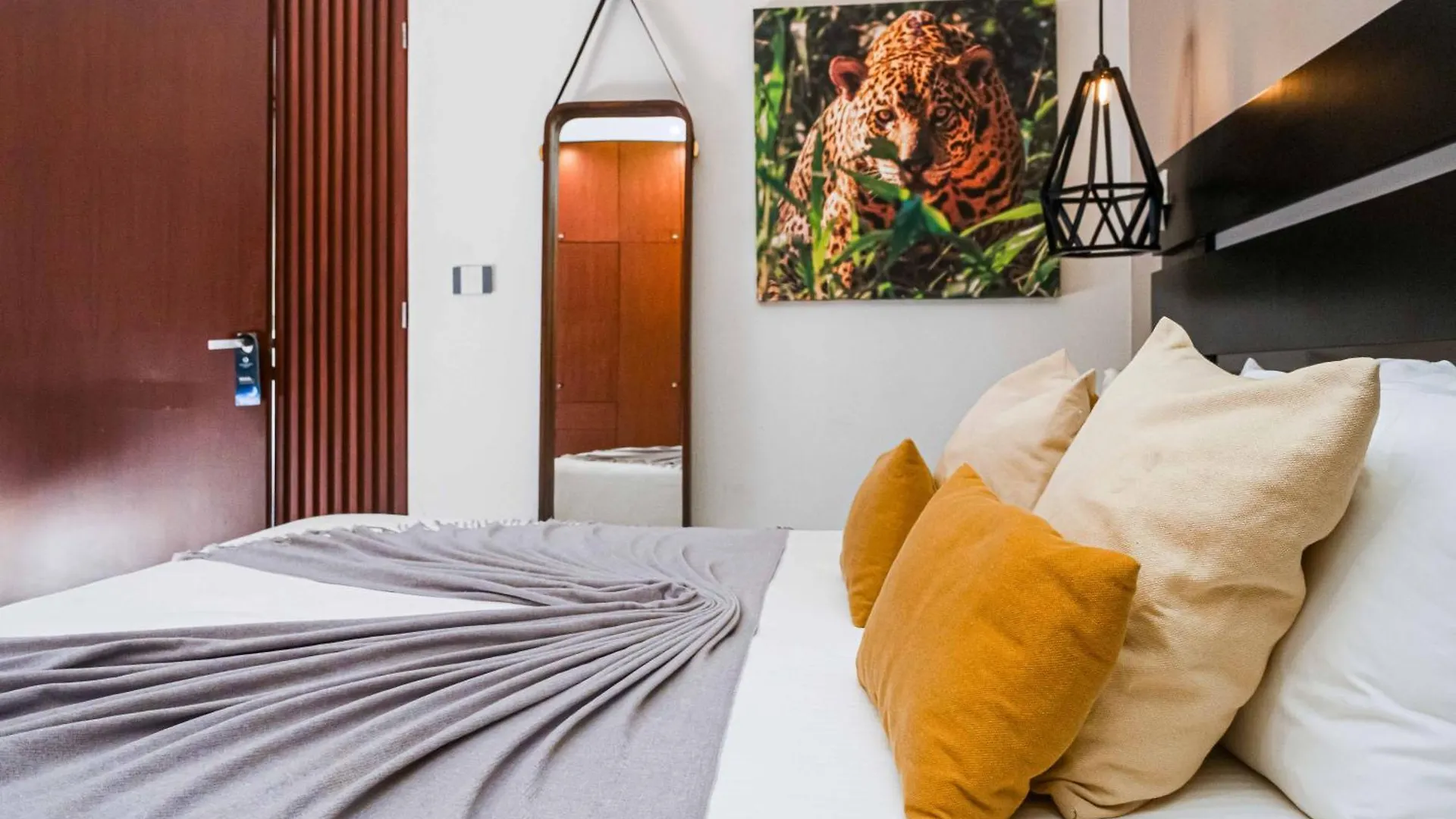 7 Bedroom Private Villa In Tulum Country Club - Private Pool - Beach Access & Golf - Fits 14 People Akumal Mexiko